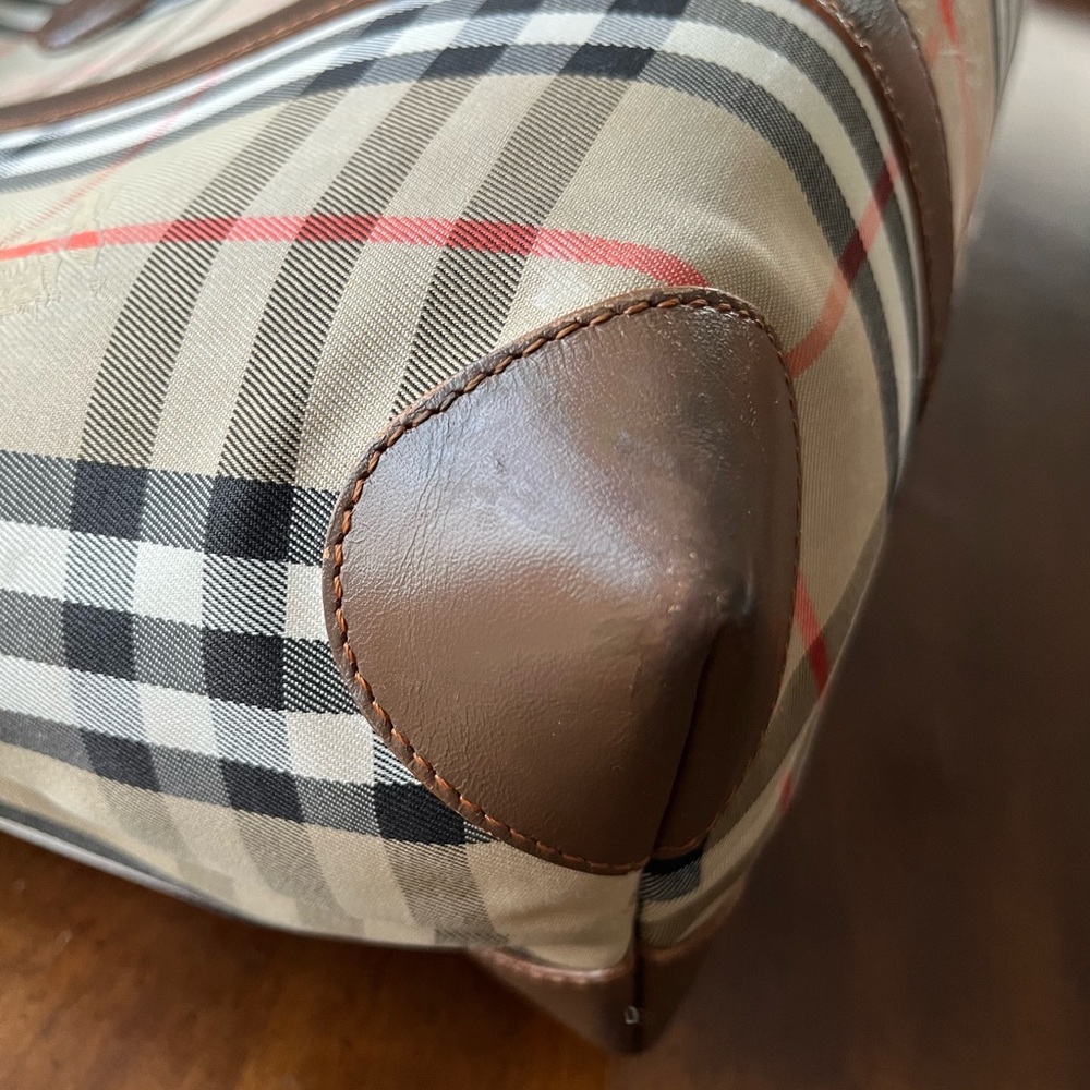 Burberry Tote Nova Check Pattern. Good used vintage condition.Great deal. - Picture 4 of 14